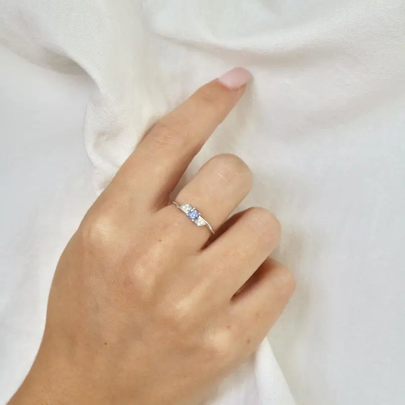 Bague avec tanzanite bleue naturelle en argent rhodié 925